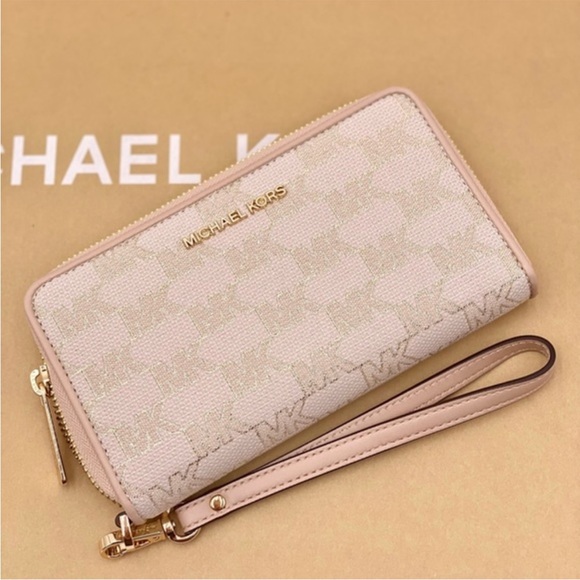 Michael Kors Jet Set Travel Wallet
Phone Case Wristlet Natural Multi Color - Picture 6 of 12